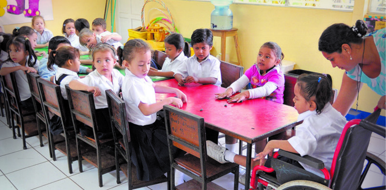 Lanzan beca de 3 mil pesos para alumnos de primaria y con discapacidad. Mira los requisitos