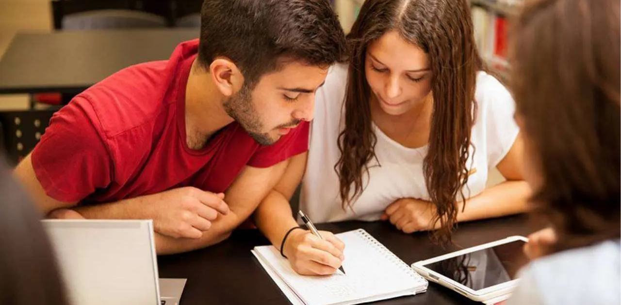 ¿Estudias la universidad? Esta beca te da 9 mil pesos. Checa si cumples los requisitos