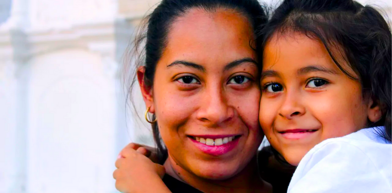Anuncian las Becas Gisela Gaytán para para madres que quieren estudiar. Conoce los detalles